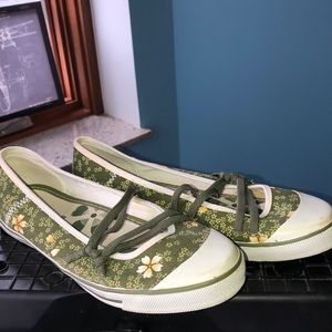 Gently used sketchers